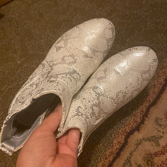 Ashley Blue metallic snake print boots edgy modern casual trendy sz 7 - Picture 7 of 8